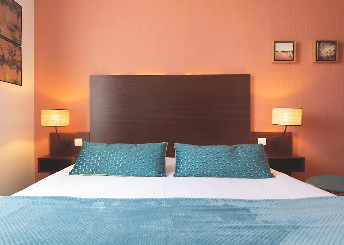 Les Coutainvillaises Hotel