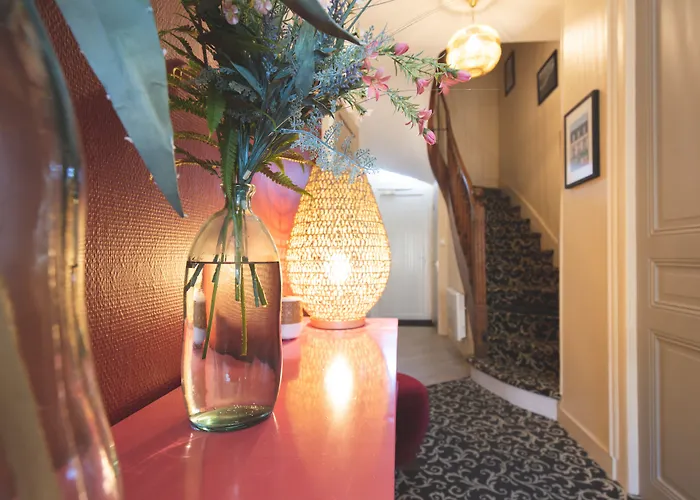 Les Coutainvillaises Hotel