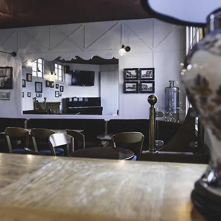 Les Coutainvillaises Hotel